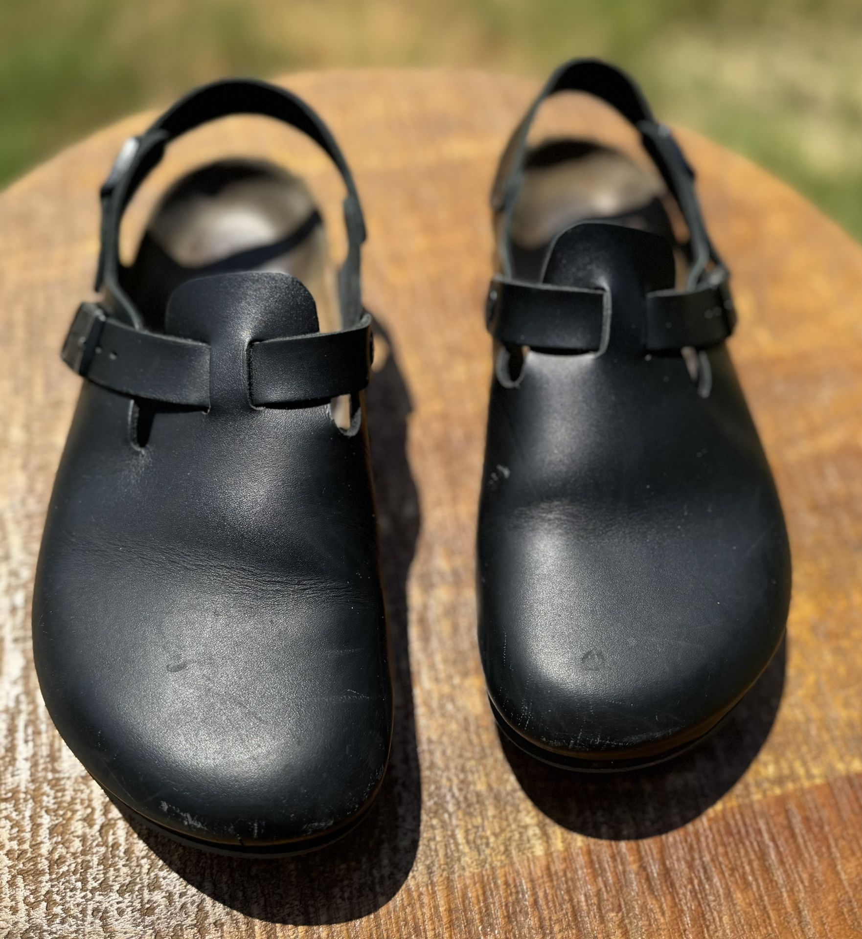 Birkenstock Leather Clog Size 40 is Womens 9-9.5, Mens 7-7.5