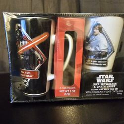 LUKE SKYWALKER'
& DARTH VADER"
FATHER AND SON 2 MUG SET
WITH 2-1 OZ PACKETS OF
CHOCOLATE FUDGE COCOA MIX
NATURALLY AND ARTIFICIALLY FLAVORED