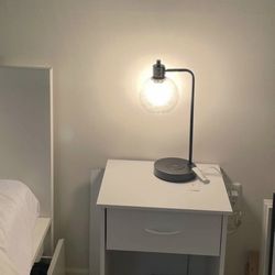 End Table With Lamp 