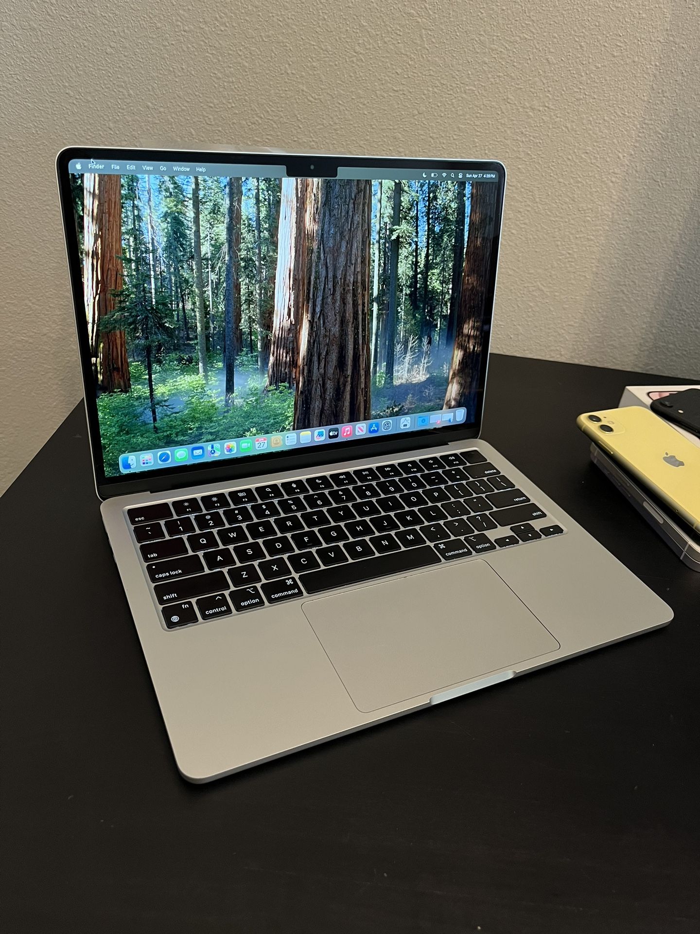 2022 13” MacBook Air M2 Chip 16GB Ram 512SSD! Like new! Financing available ‼️