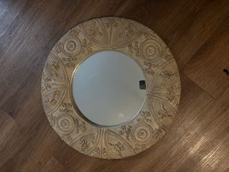 Round mirror