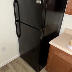 Black Fridgedaire 3 Piece Set 