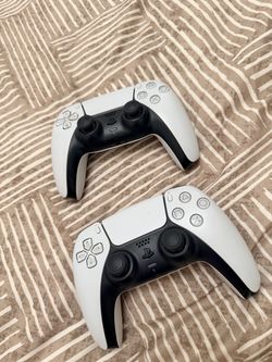 PS5 DualSense Controllers – Set of 2