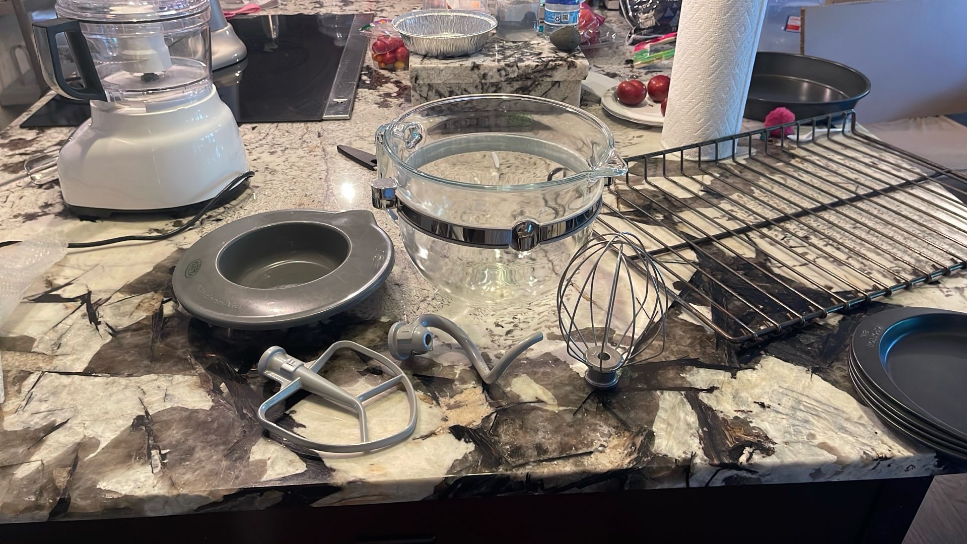 Kitchen Aid 6 Quart Stand Mixer Glass Bowel and Attachments