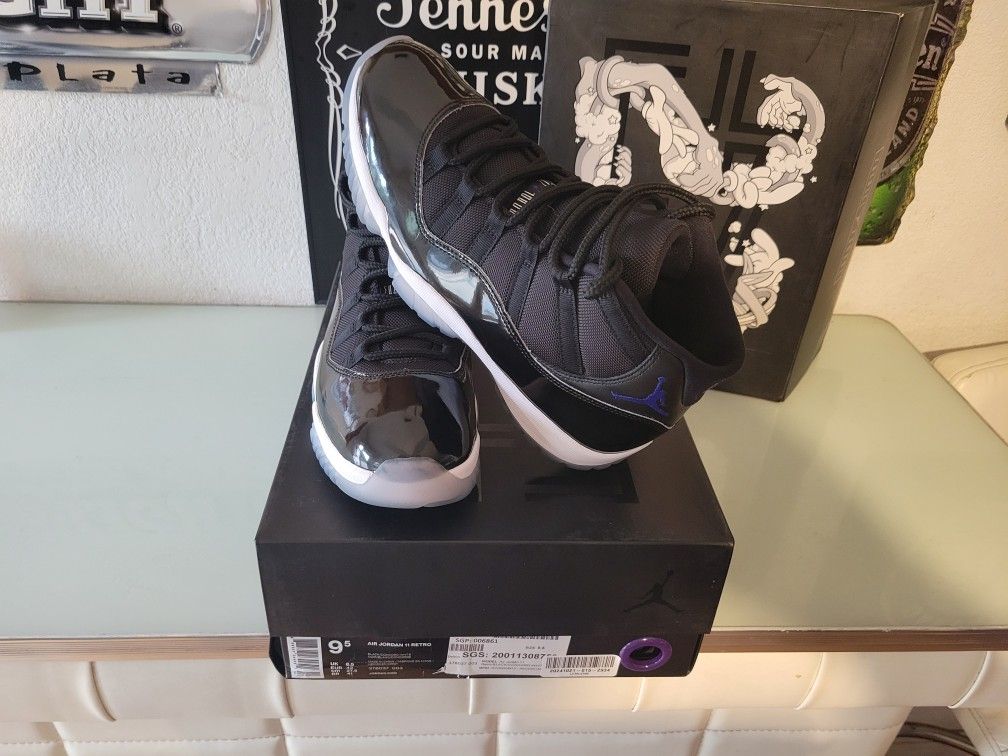 JORDAN SPACEJAM 11'S🔥SIZE 9.5 MEN