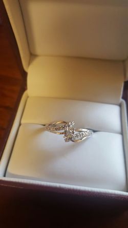 Engagement diamond ring size 6