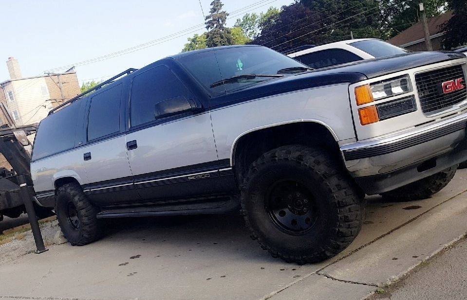 97 Suburban No Rust! Lifted on 35s!