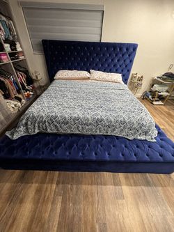 King bed ( Cama King (( Solo La Cama )) 