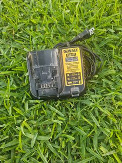 DeWalt DCB107 12V/20V Lithium Ion Battery Charger
