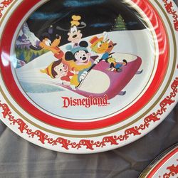 Set of 4 plastic Christmas Disney Plates