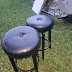 2  SWIVEL BAR STOOLS  WITH WOOD BASE  29in Hi