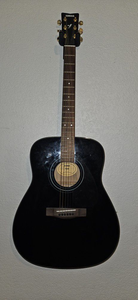 Acoustic Guitar yamaha f335