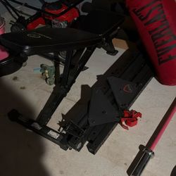 bench and pull up and squat rack