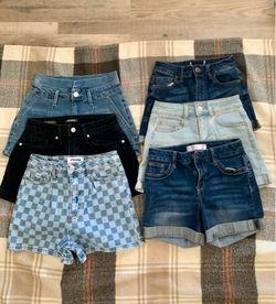Junior / young women denim shorts
