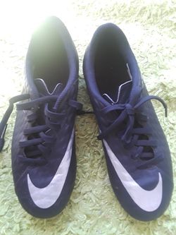 Nike sz 3y cleats new
