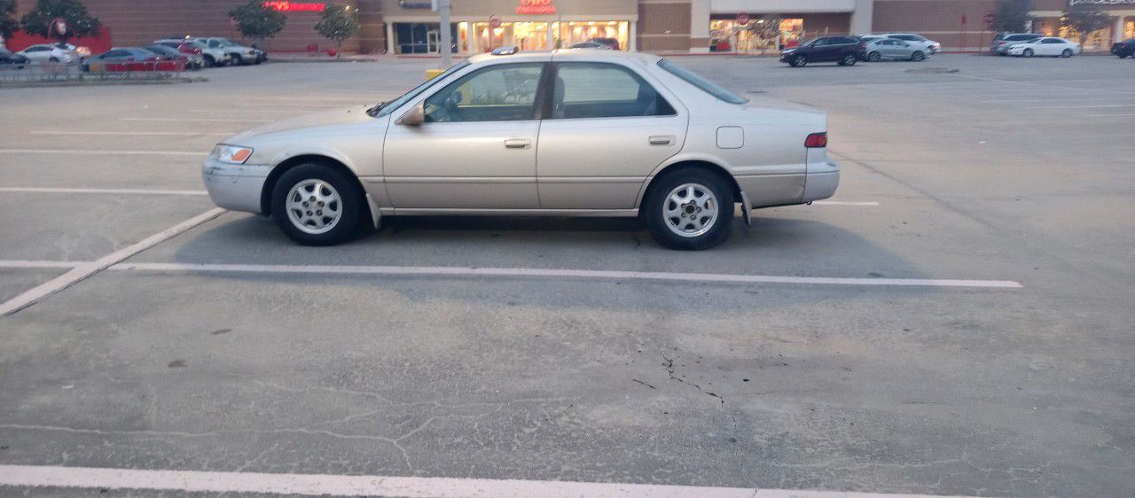 1998 Toyota camry - Blue Texas title in hand