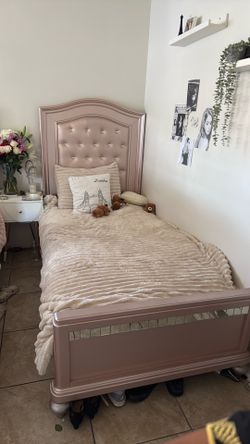 Twin bed frame rose gold color ( mattress not included and no items included)