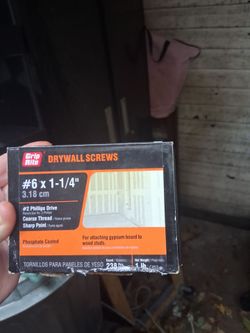 Assortment of screws