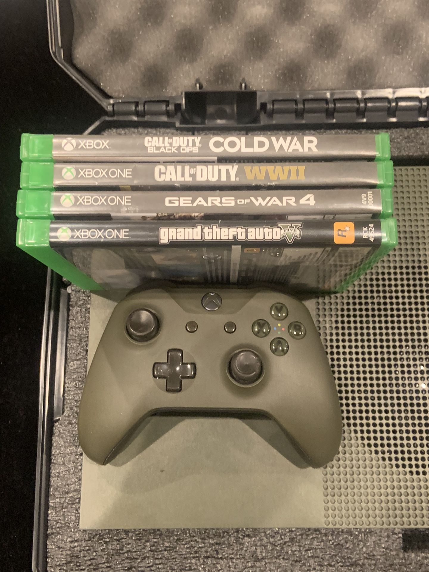 Microsoft Xbox One S 500GB Console Deep Blue Special Edition for Sale in  San Antonio, TX - OfferUp