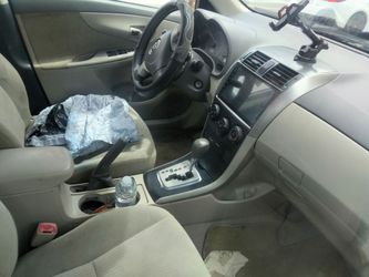 2010 Toyota Corolla, runs and drives good 200kmiles