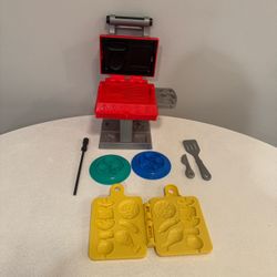 Play-Doh Kitchen Creations Grill 'n Stamp Playset