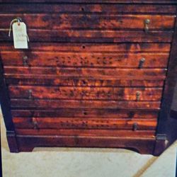 Chest Of Drawers /Antique / Victorian