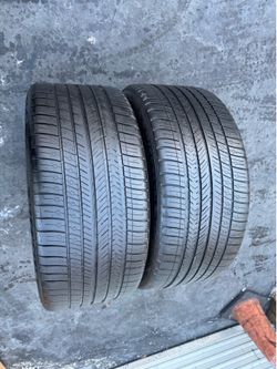 Set of 2 nice Michelin Pilot sport all season 285/40/22 ( We install & balance)