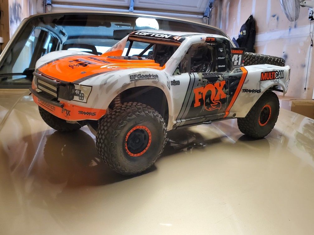 Traxxas UDR With 2 3S Lipos