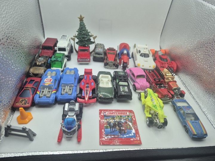 23 Toy Cars/Items - McDonalds, Hot Wheels, Matchbox, Generic Toy Cars/Vehicles