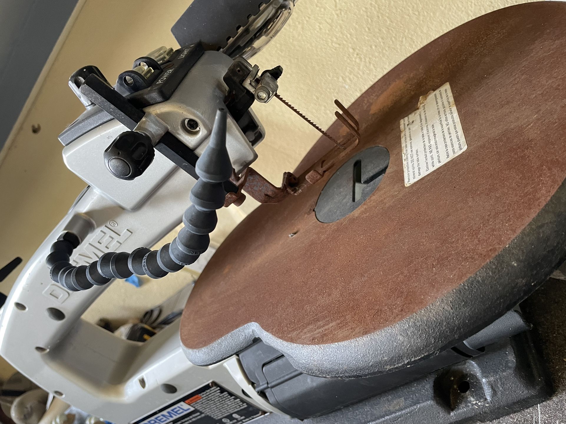 Dremel 1680 16inch Variable Speed Scroll Saw for Sale in Tomball, TX OfferUp
