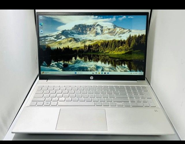 HP Pavilion Laptop 15” Intel Core i5-1135G7 16GB RAM 256GB SSD TouchScreen