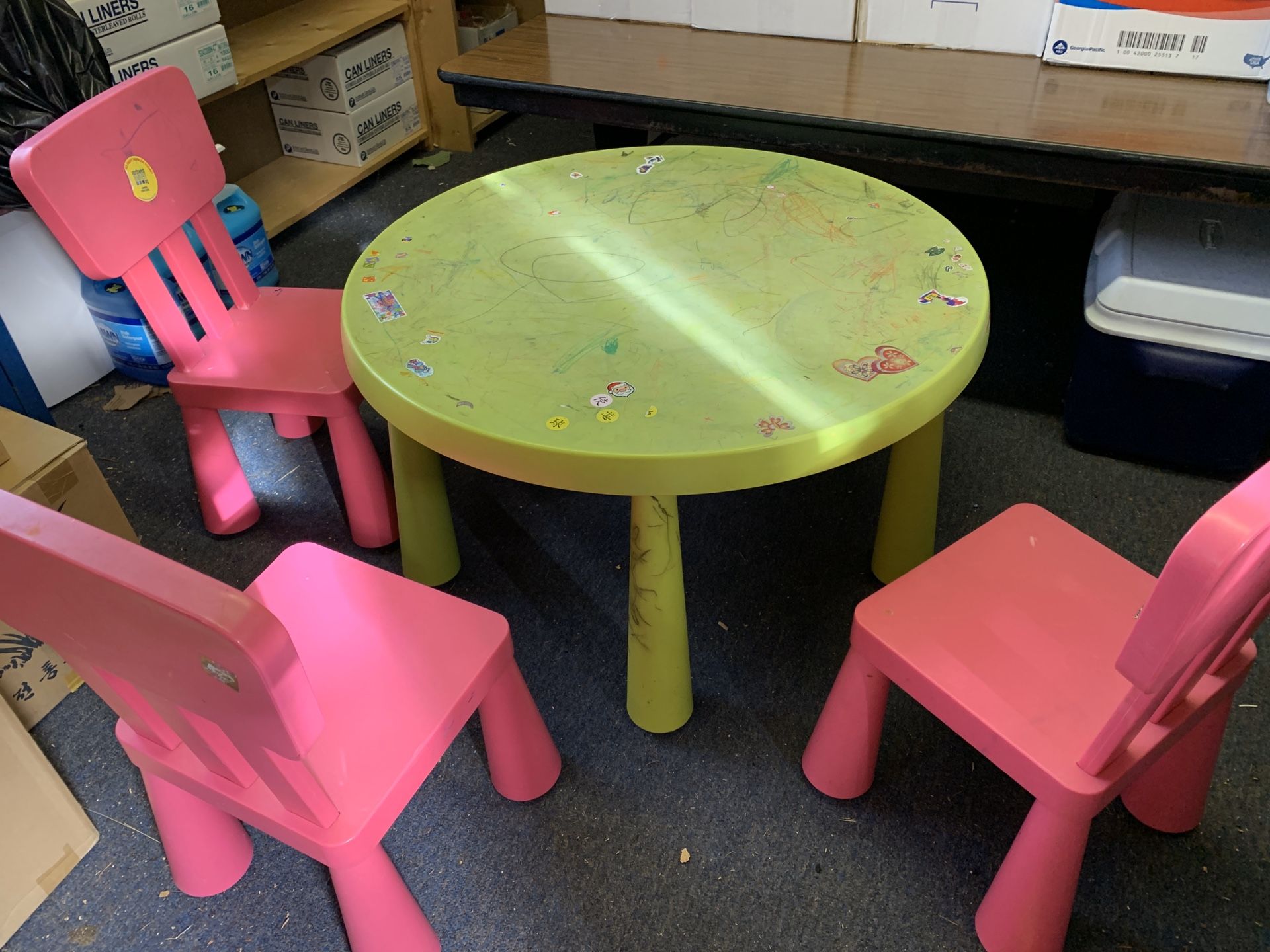 Kids play table