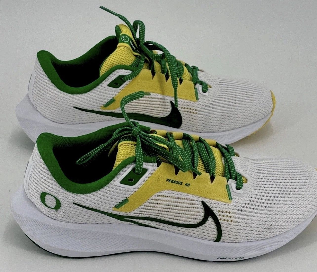 Nike Air Pegasus 40 Oregon Ducks Green/White/ Yellow (DZ5979-100) Men’s Size-10 "Brand New"