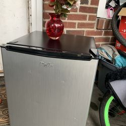 Mini Refrigerator Like New 