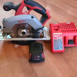 ~MILWAUKEE M18 CIRCULAR SAW TOOL SET WITH BATTERY AND CHARGER IN EXCELLENT WORKING CONDITION~
