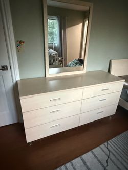 Dania bedroom furniture set