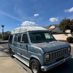 Ford Econoline Van