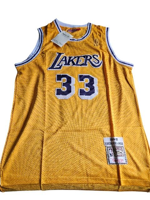 Lakers, throwback Jersey.