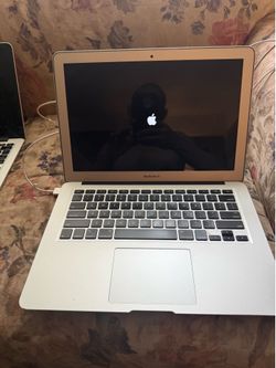 Apple MacBook Air ( 13 Inch 2017 ) 1.8 GHz Dual Core Intel Core I5 8 GB Ram & 128 GB HD