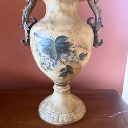  Vase / Urn - Ceramic
