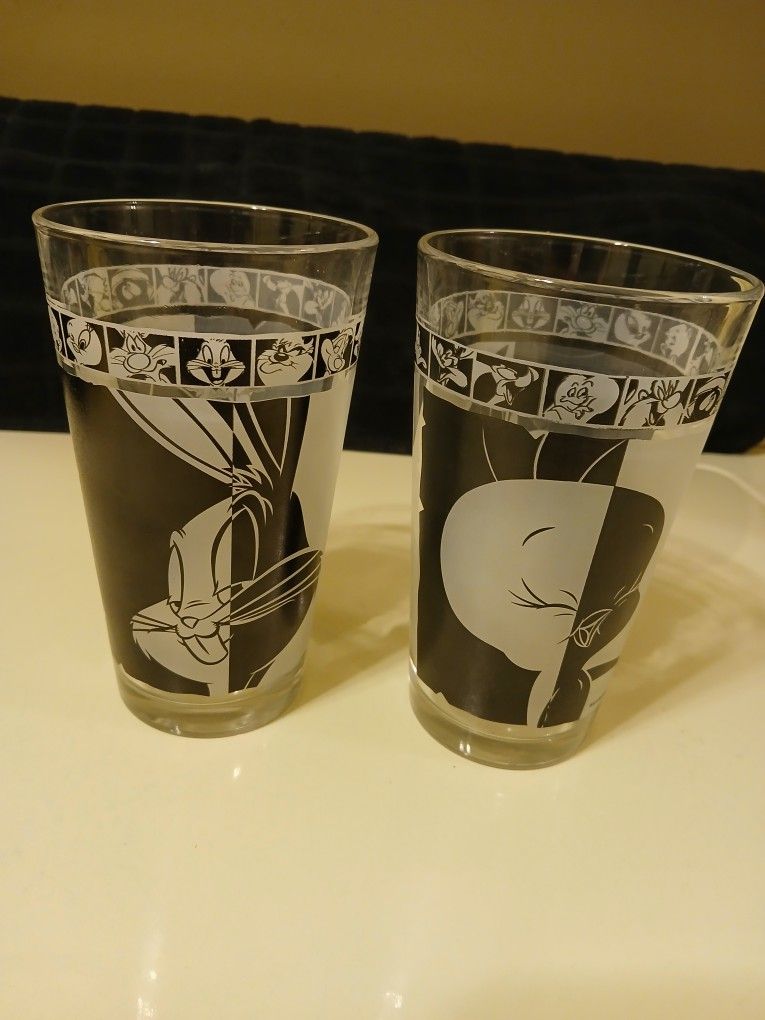 Vintage 1999 Warner Brothers Set Of Two Glasses Tweety/Sylvester Bugs/Taz
