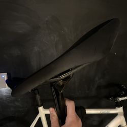 Fizik airone 00 full carbon Zipp service course seatpost