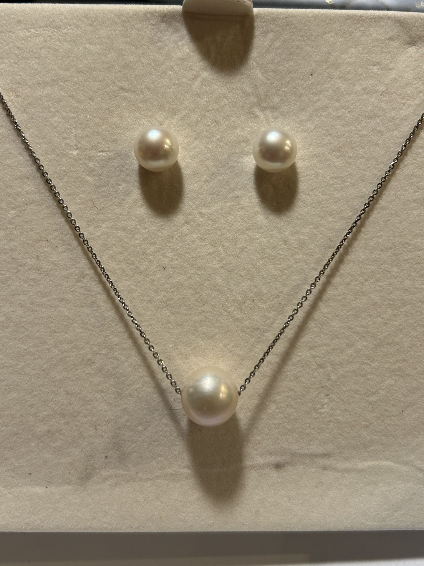 Beautiful Fresh Water Pearls Necklace Set