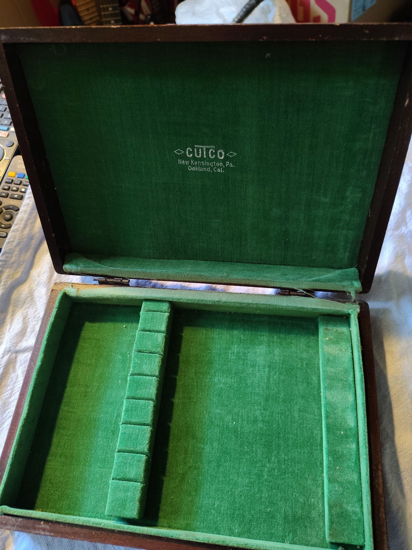 Caja de madera cutco