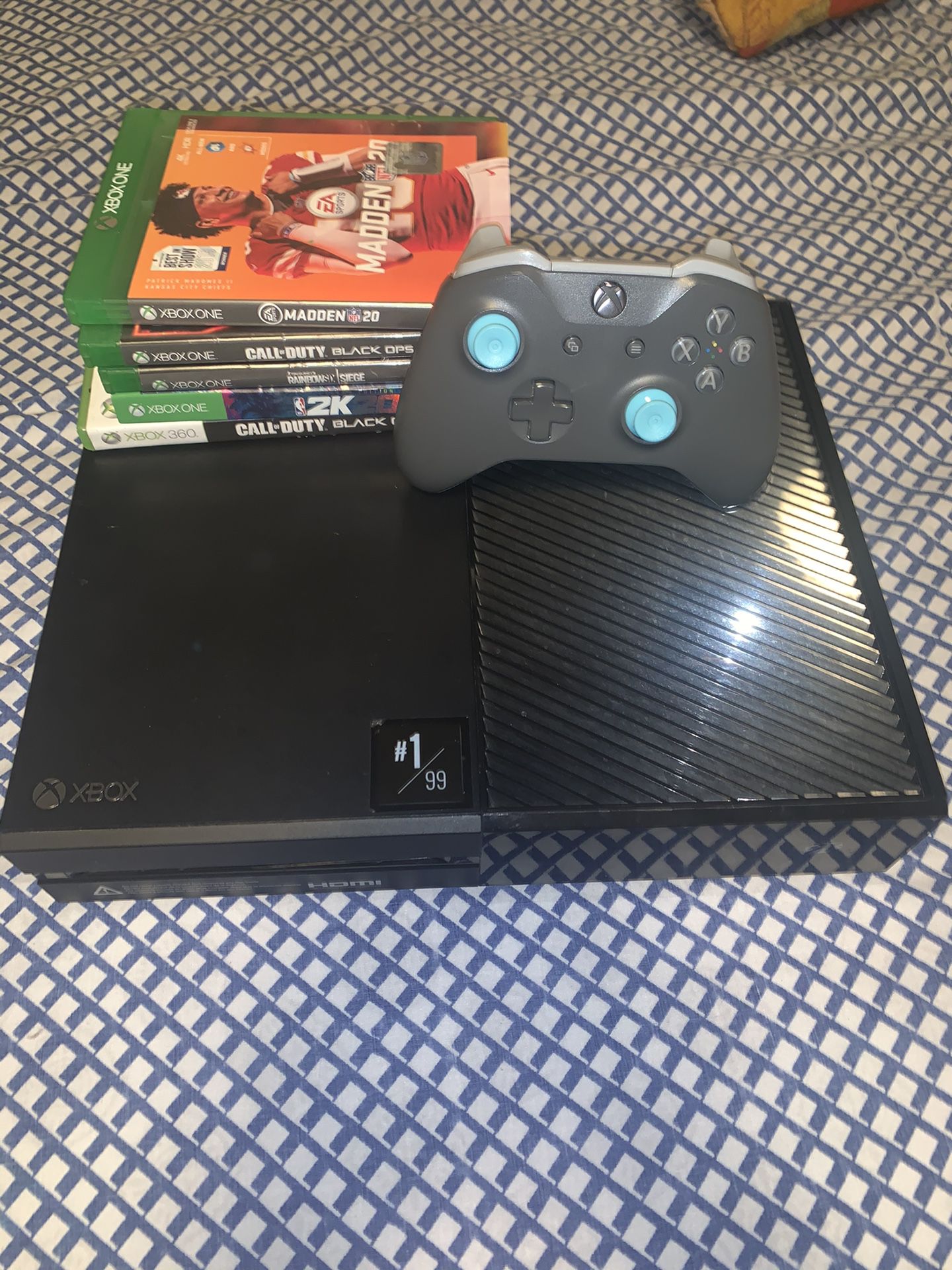 Xbox One 1TB w/5 Games 1 Controller!!! Great Condition