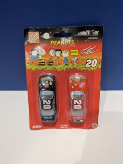 Action NASCAR Tony Stewart Peanuts 1:64 Die-Cast 2-Pack