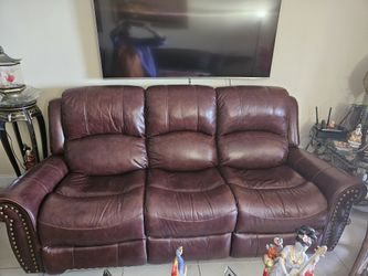 Sofa De 3 Plazas  2 Son Reclinables De Piel Italiana De ROO.S TO GO Como Nuevo