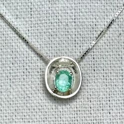 Genuine Colombian emerald cat shape pendant , silver 925, real natural emerald, Carats 0.85 , chain included 