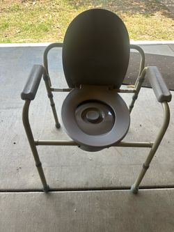 Portable toilet
