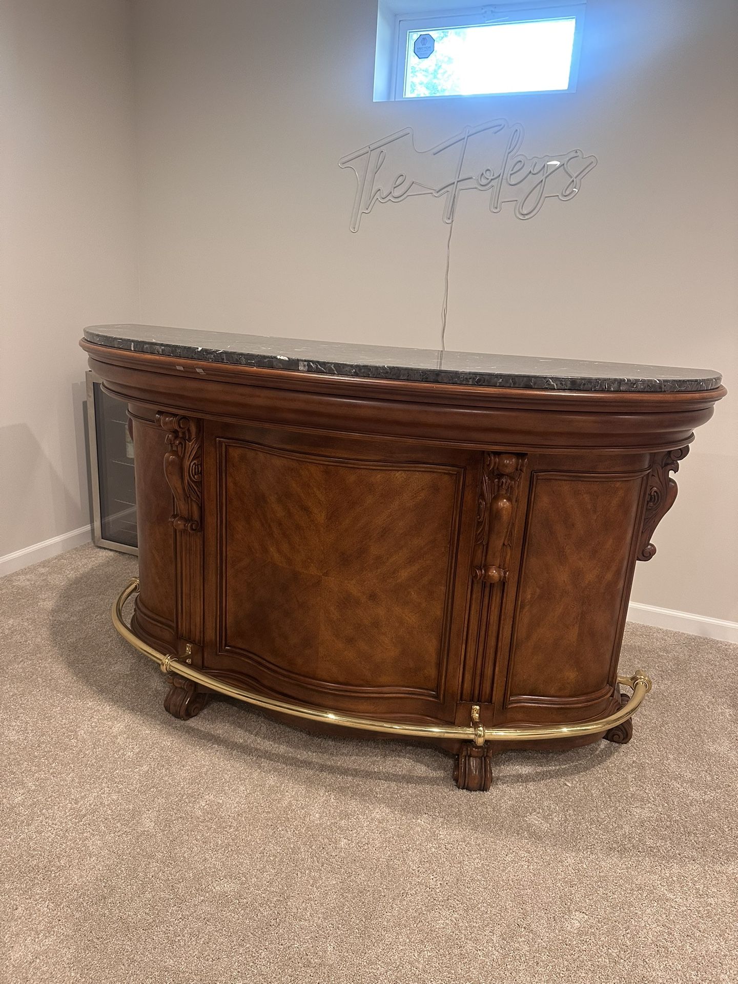 Howard Miller - Niagara Bar/ Marble Top